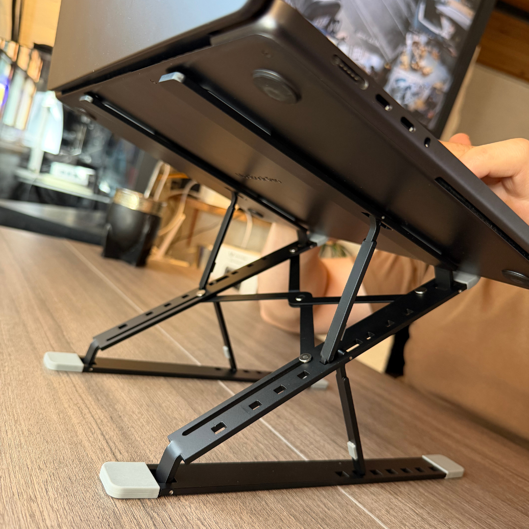 Soporte de Notebook Voltra® | Ajustable, Ergonómico y Plegable