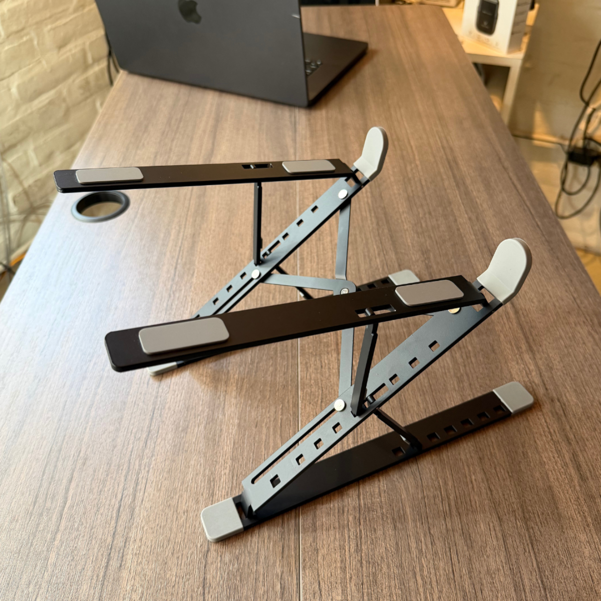 Soporte de Notebook Voltra® | Ajustable, Ergonómico y Plegable